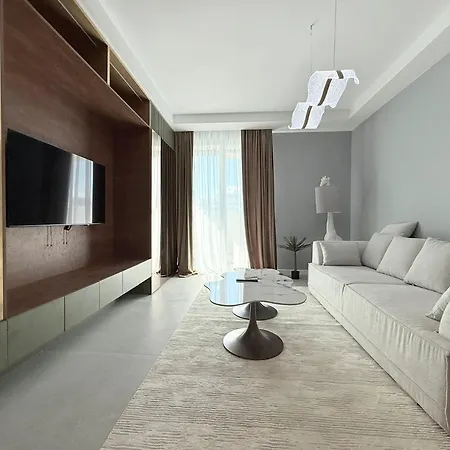 Axxis Sea Breeze Luxury Apartment *